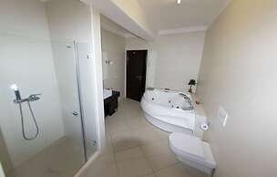 Luxury Three-bedroom Apartment With Amazing Overlook at the sea