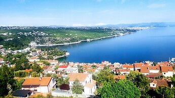 Luxury Three-bedroom Apartment With Amazing Overlook at the sea