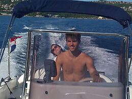 Luxury Three-bedroom Apartment With Amazing Overlook at the sea