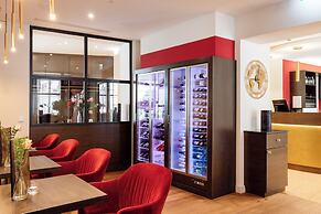 EMICHS Hotel