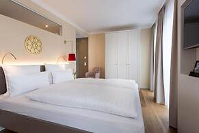 EMICHS Hotel