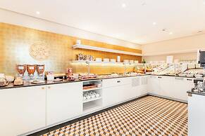EMICHS Hotel