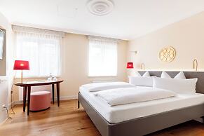 EMICHS Hotel