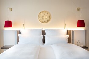 EMICHS Hotel