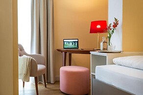 EMICHS Hotel