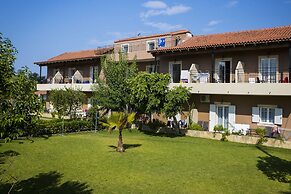 Olive Grove Studios & Apartments