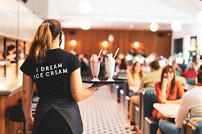 Mollie's Motel and Diner