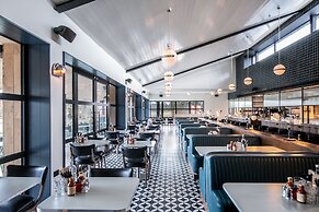 Mollie's Motel and Diner