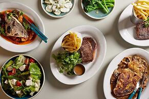 Mollie's Motel and Diner