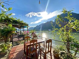 Phong Nha Coco Riverside Homestay