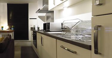 Tudors eSuites Birmingham Apartments with Parking