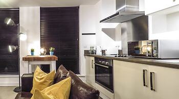 Tudors eSuites Birmingham Apartments with Parking