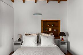 Traditional Rustic Maisonette By Konnect