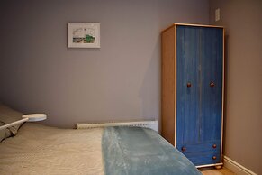 Charming 2 Bedroom Cottage in Central Location