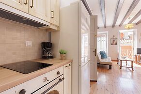 Philarmonic Orchestra Apartment By Konnect