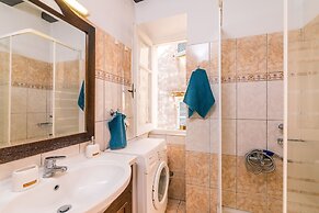 Philarmonic Orchestra Apartment By Konnect