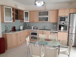 Marina Gouvia Family Villa By Konnect