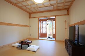 Wiyeonjae Hanok Stay