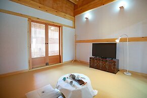 Wiyeonjae Hanok Stay