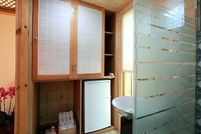 Wiyeonjae Hanok Stay