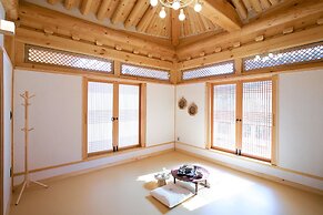 Wiyeonjae Hanok Stay