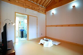 Wiyeonjae Hanok Stay