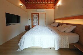 Wiyeonjae Hanok Stay
