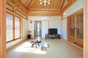 Wiyeonjae Hanok Stay