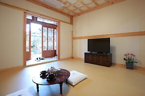 Wiyeonjae Hanok Stay
