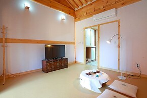 Wiyeonjae Hanok Stay