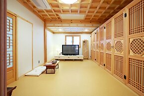Wiyeonjae Hanok Stay