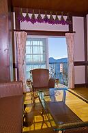 Maple Leaf Holiday Villa