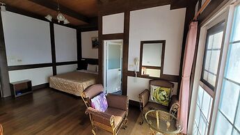 Maple Leaf Holiday Villa