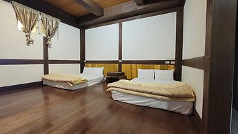 Maple Leaf Holiday Villa