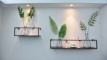 Sunny’s Four Bedrooms Sea View Lock Hart Apartment