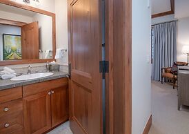 Hummingbird C102 4 Bedroom Condo by RedAwning