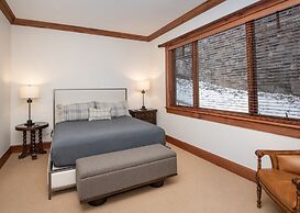 Hummingbird C102 4 Bedroom Condo by RedAwning