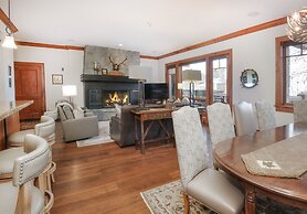 Hummingbird C102 4 Bedroom Condo by RedAwning