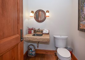 Hummingbird C102 4 Bedroom Condo by RedAwning