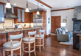 Hummingbird C102 4 Bedroom Condo by RedAwning