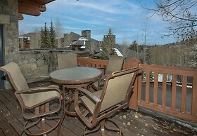 Hummingbird C102 4 Bedroom Condo by RedAwning