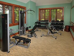 Hummingbird C102 4 Bedroom Condo by RedAwning