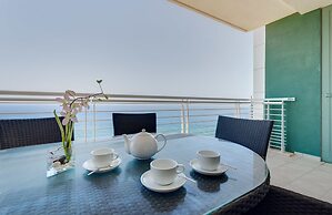Seafront LUX Apartment wt Pool, Upmarket Area