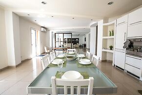 Bright, Spacious and Right in the Center