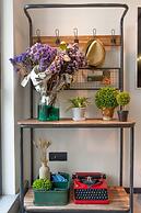 Hangzhou Backlighting Inn