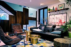 Hangzhou Backlighting Inn