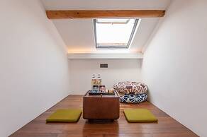 Hangzhou Backlighting Inn