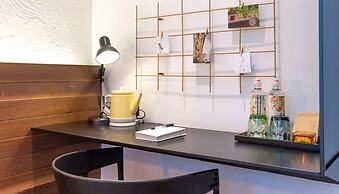 Hangzhou Backlighting Inn