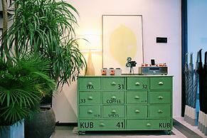 Hangzhou Backlighting Inn