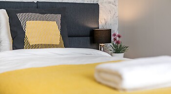 Apartments with Event Space & Hot Tub